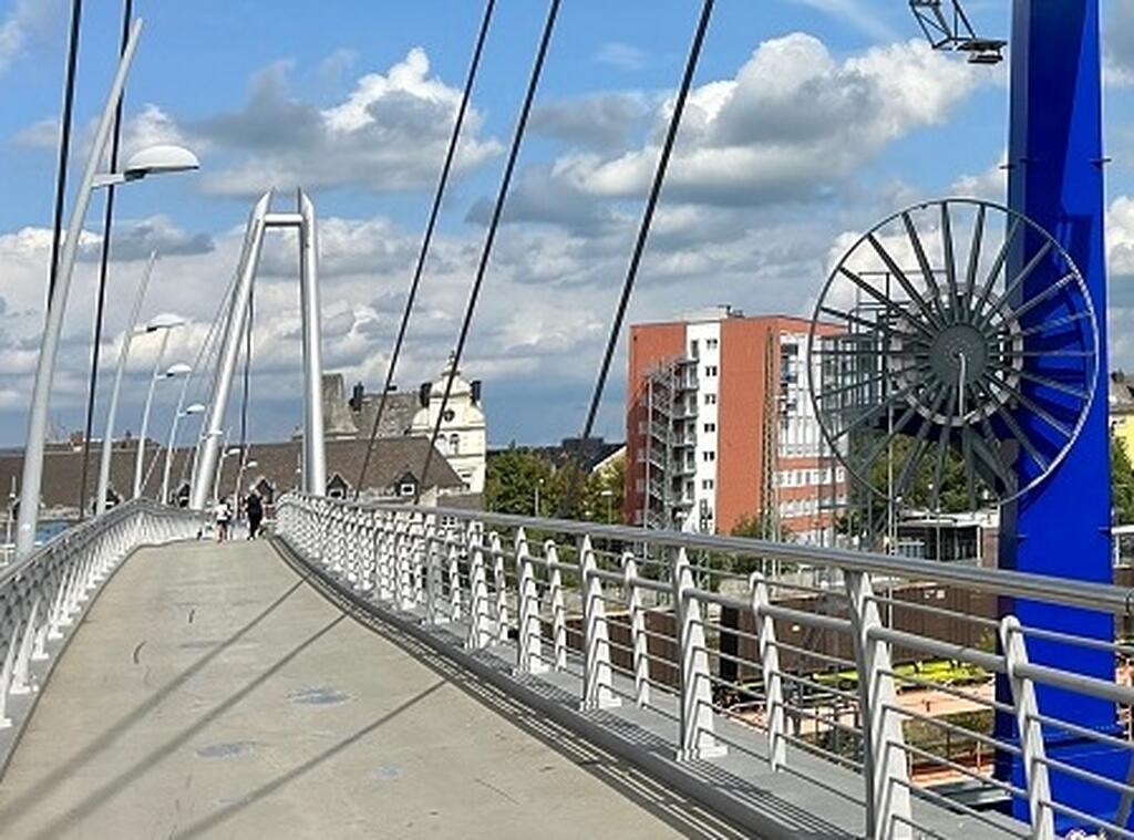 Blick auf die Schulberatungsstelle für Oberfranken vom Luftsteg aus